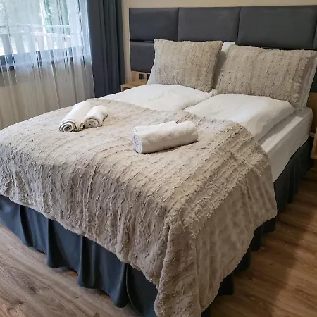 Διαμέρισμα Cozy Riverside Pine E5